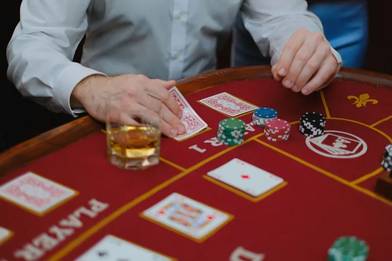 Blackjack meistern: So verbessern deutsche Spieler ihre Chancen am Tisch