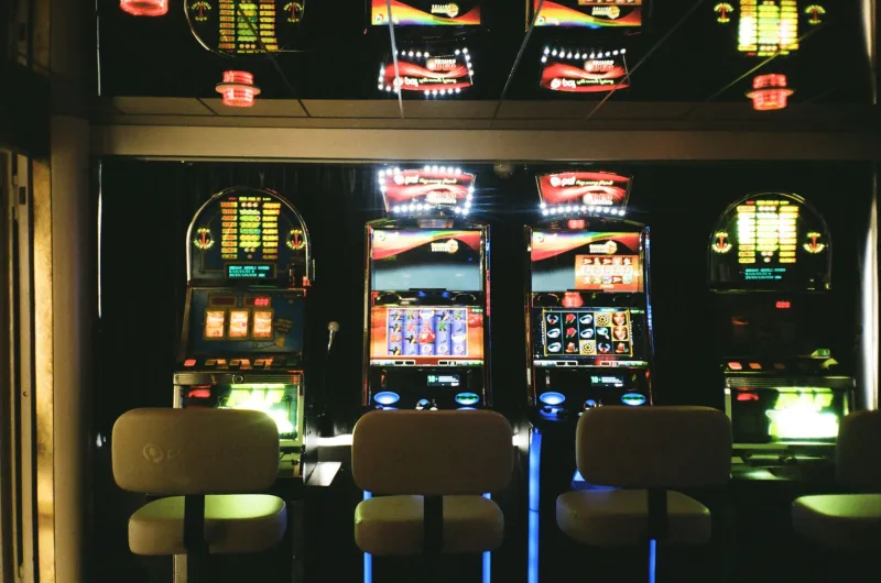 Hoch riskieren oder lieber sicher spielen? So findest du den richtigen Slot für dich